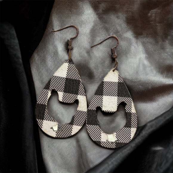 Feathered Fashion: Adorable Chicken Silhouette Dangle Earrings! NWT Farm Jewelry - Picture 7 of 10